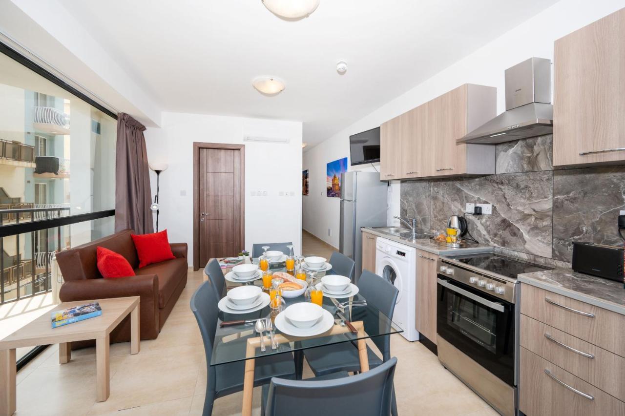 Islet Promenade Seafront Apartment With Large Corner Terrace By Getawaysmalta St. Paul's Bay Exteriör bild