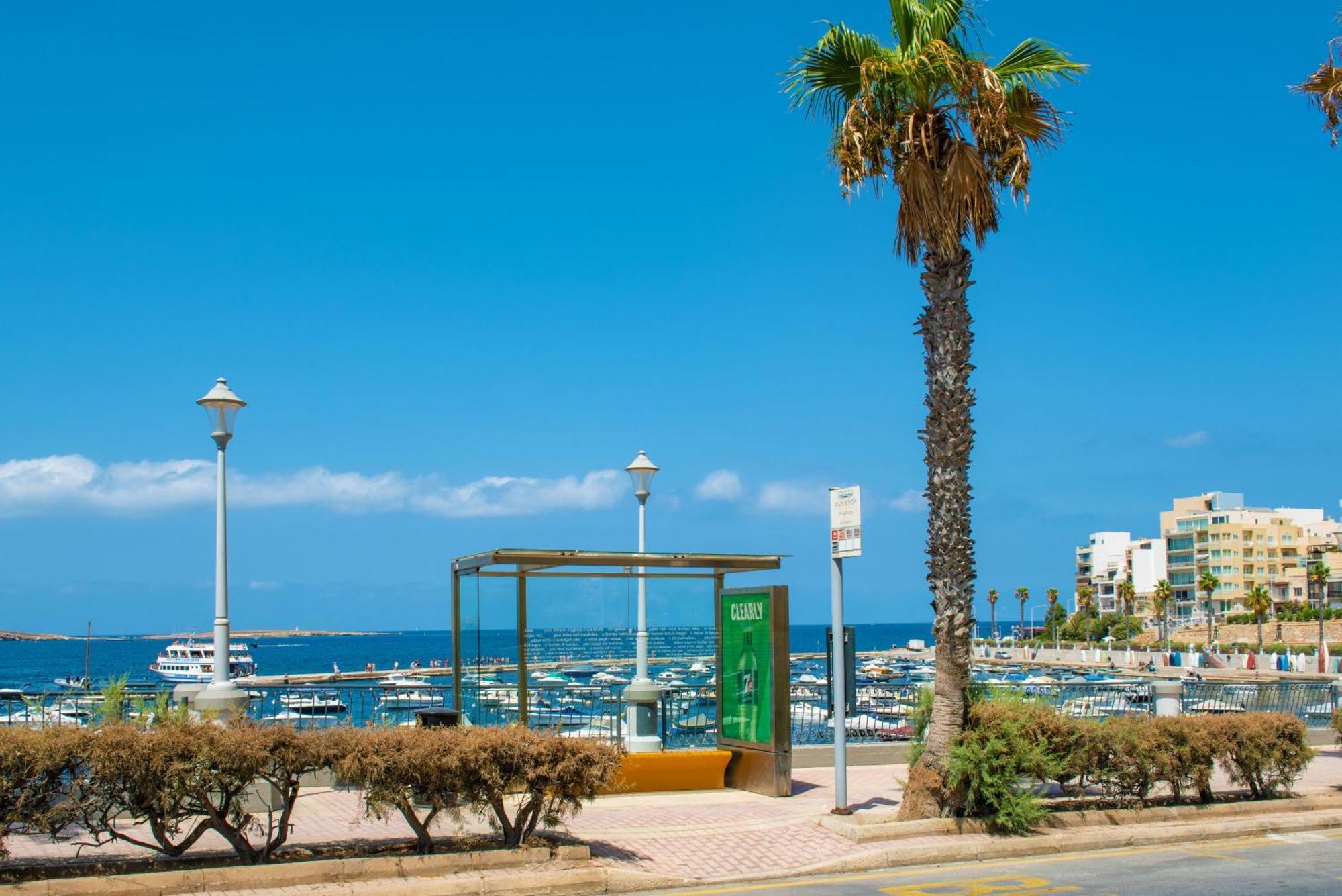 Islet Promenade Seafront Apartment With Large Corner Terrace By Getawaysmalta St. Paul's Bay Exteriör bild