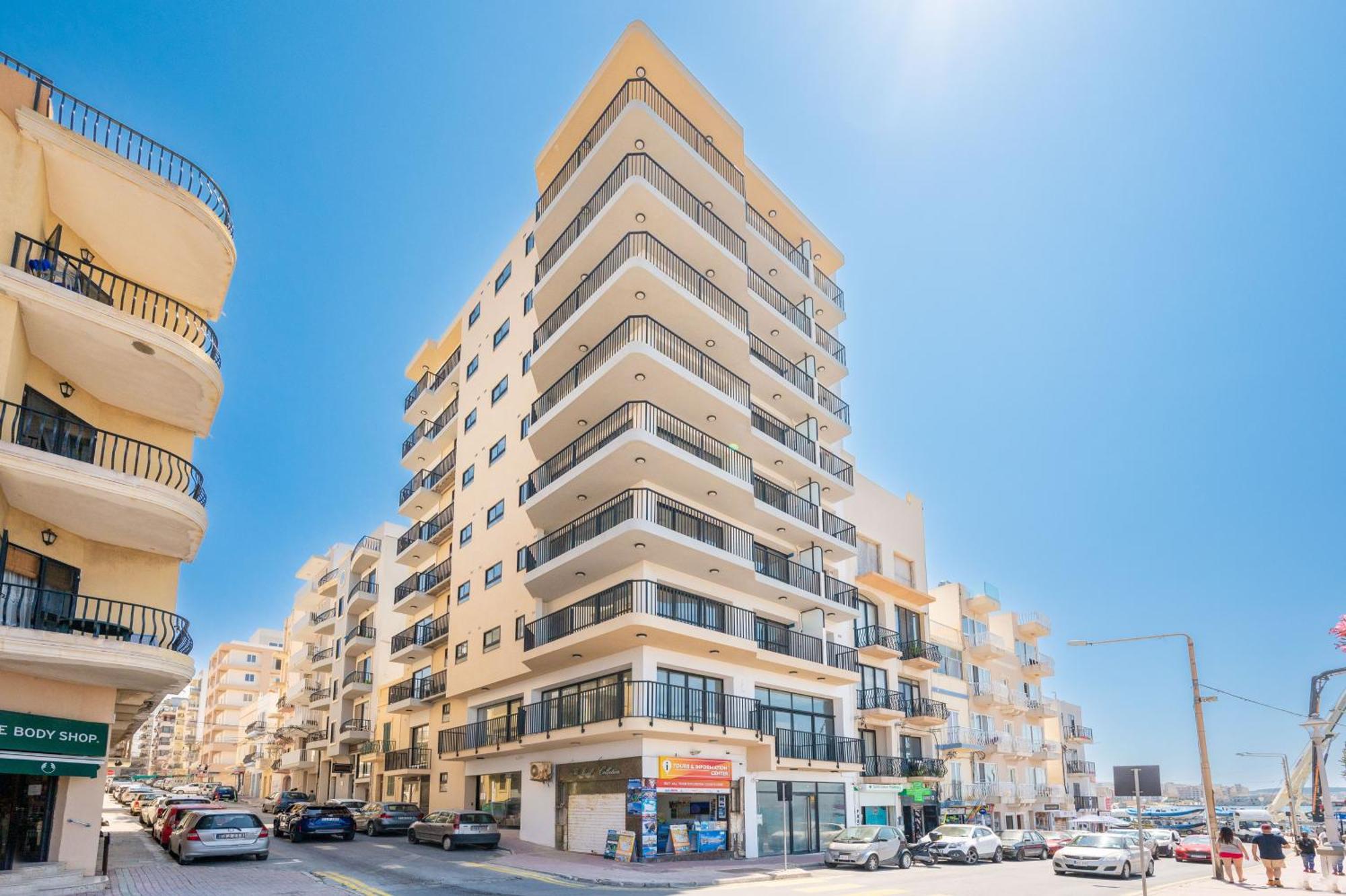 Islet Promenade Seafront Apartment With Large Corner Terrace By Getawaysmalta St. Paul's Bay Exteriör bild